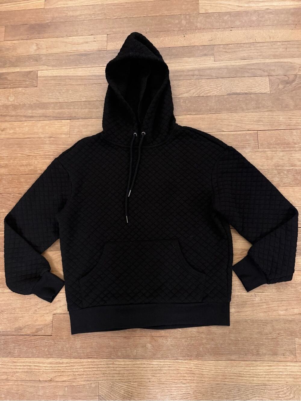 Forever 21 Women's Black Quilted Pullover Hoodie - Size XS
b21